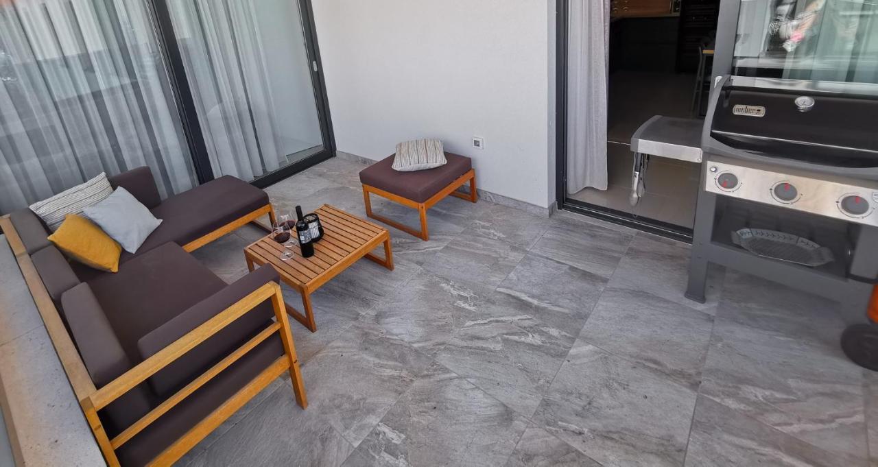 Black Pearl - Luxury Seaside App With Pool & Bbq, Istra Banjole Extérieur photo