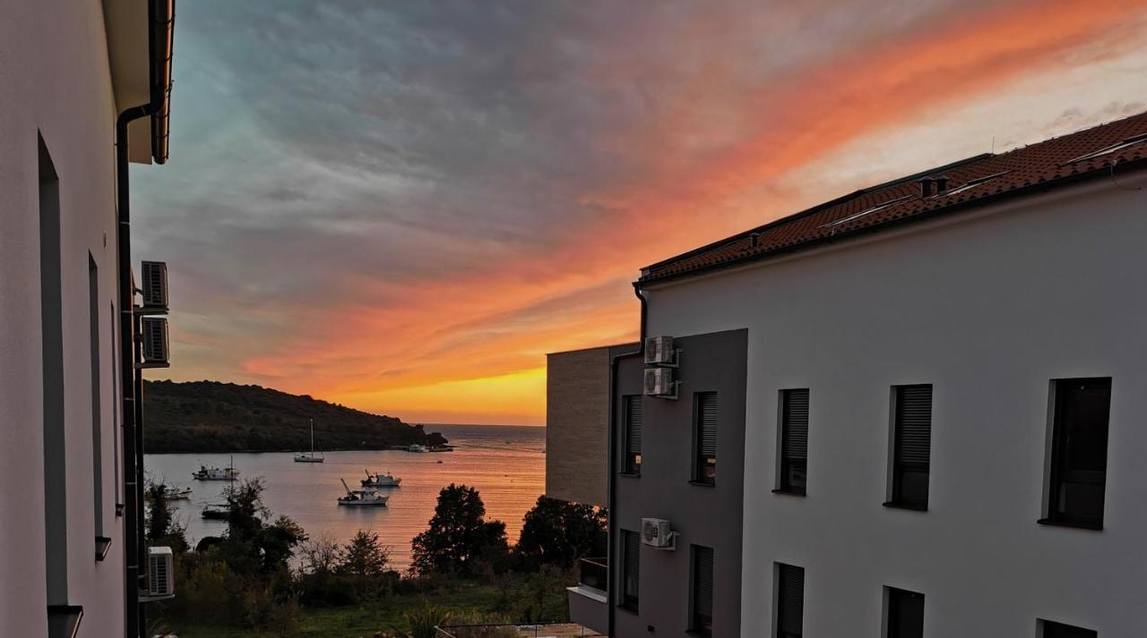 Black Pearl - Luxury Seaside App With Pool & Bbq, Istra Banjole Extérieur photo