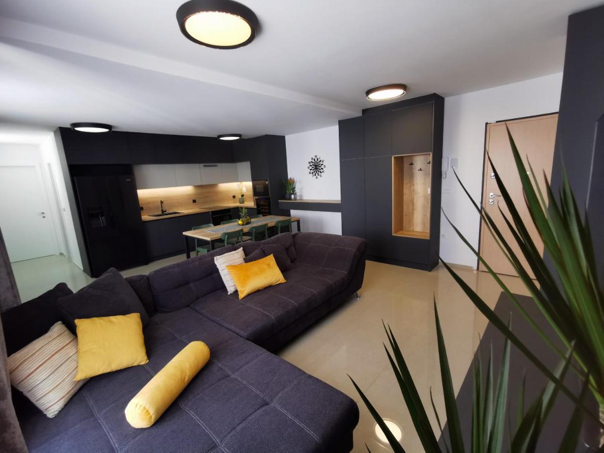 Black Pearl - Luxury Seaside App With Pool & Bbq, Istra Banjole Extérieur photo