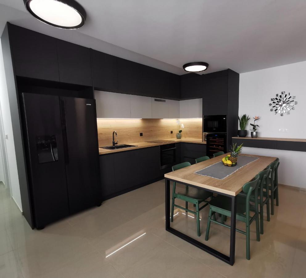 Black Pearl - Luxury Seaside App With Pool & Bbq, Istra Banjole Extérieur photo