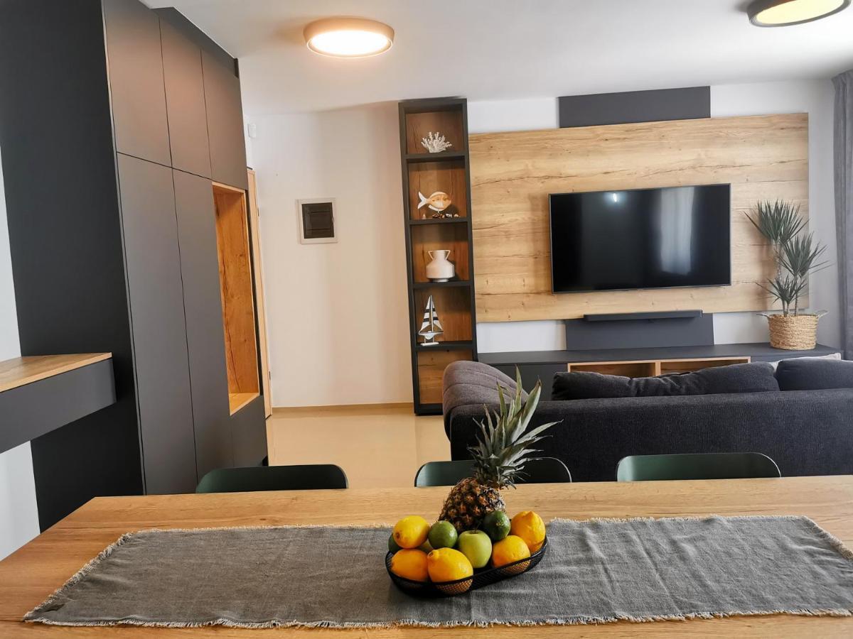 Black Pearl - Luxury Seaside App With Pool & Bbq, Istra Banjole Extérieur photo