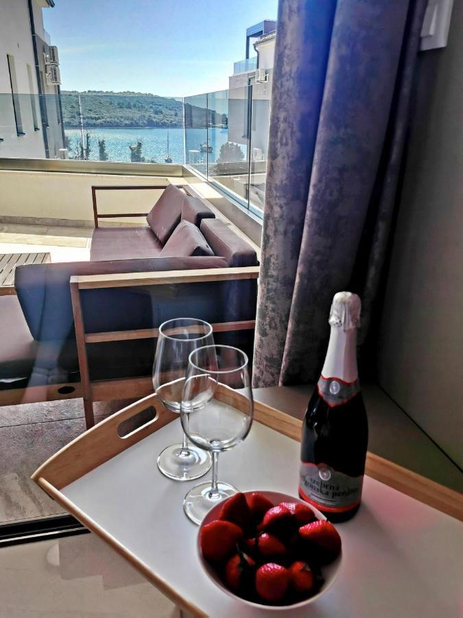 Black Pearl - Luxury Seaside App With Pool & Bbq, Istra Banjole Extérieur photo