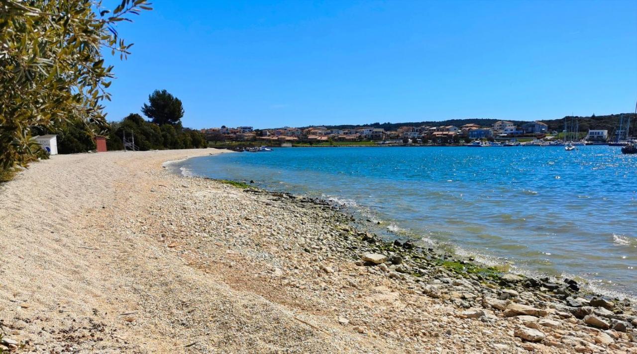 Black Pearl - Luxury Seaside App With Pool & Bbq, Istra Banjole Extérieur photo