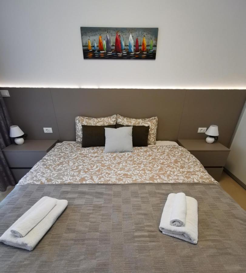 Black Pearl - Luxury Seaside App With Pool & Bbq, Istra Banjole Extérieur photo