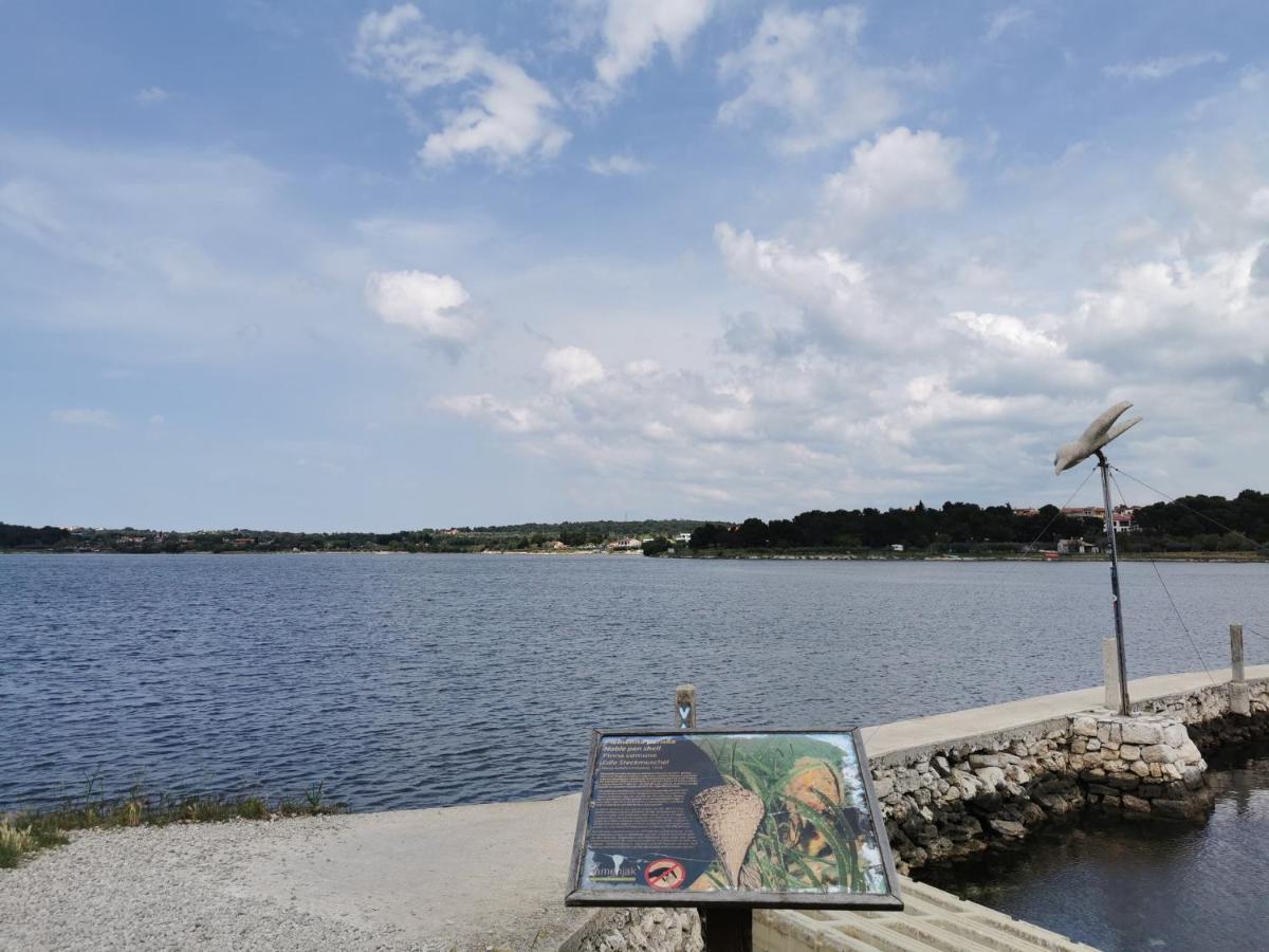 Black Pearl - Luxury Seaside App With Pool & Bbq, Istra Banjole Extérieur photo